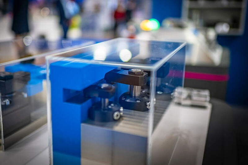 Staffe rotanti senza corsa di rotazione