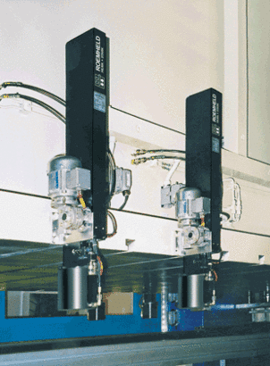 Esempio applicativo dei sistemi di bloccaggio con traslazione a catena Flexline