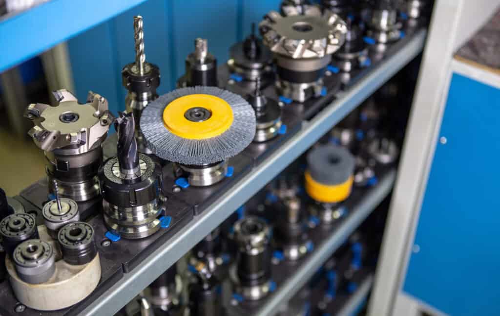 Spazzole ATB all'interno di un magazzino utensili