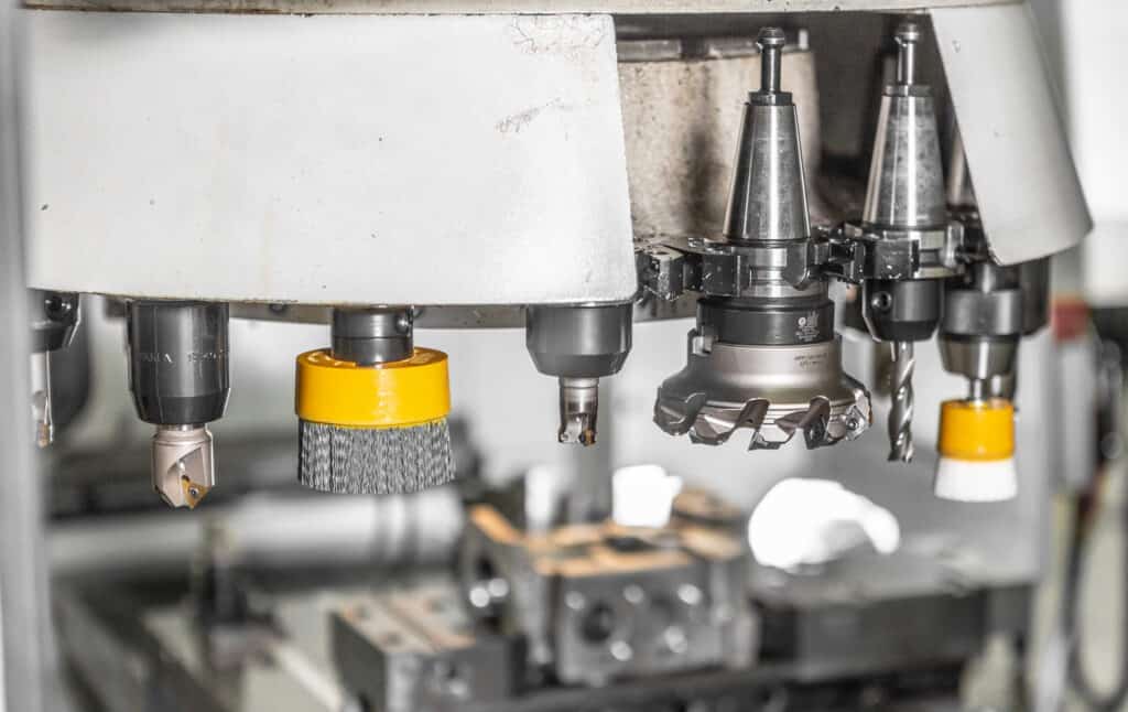 Le spazzole ATB sono dei veri e propri utensili, quindi possono essere facilmente collocate nel magazzino utensili di un CNC