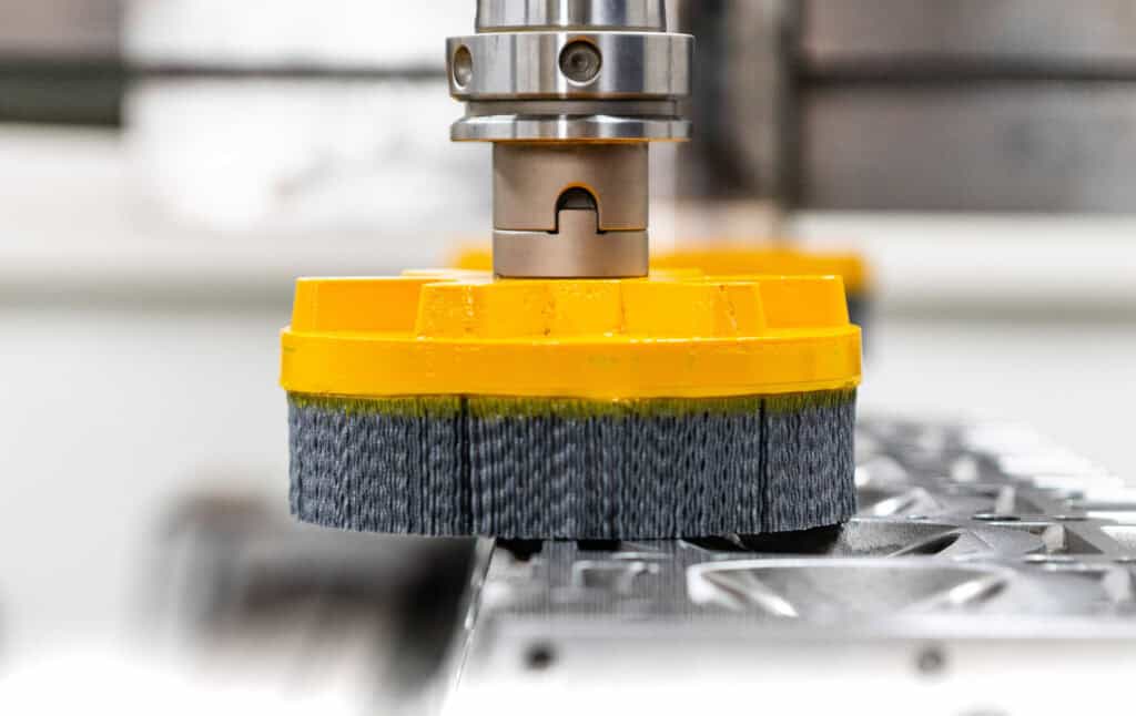 ATB al lavoro su una testata motore