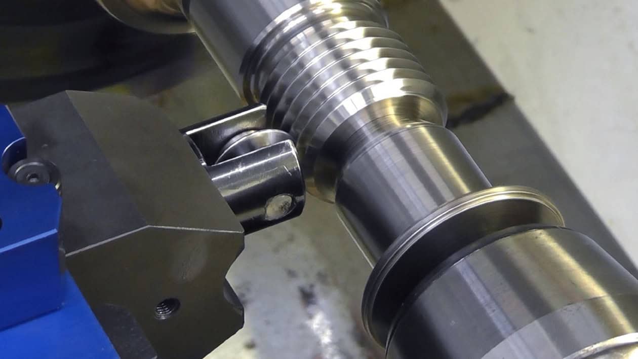 Rullatura profonda della filettatura di una vite