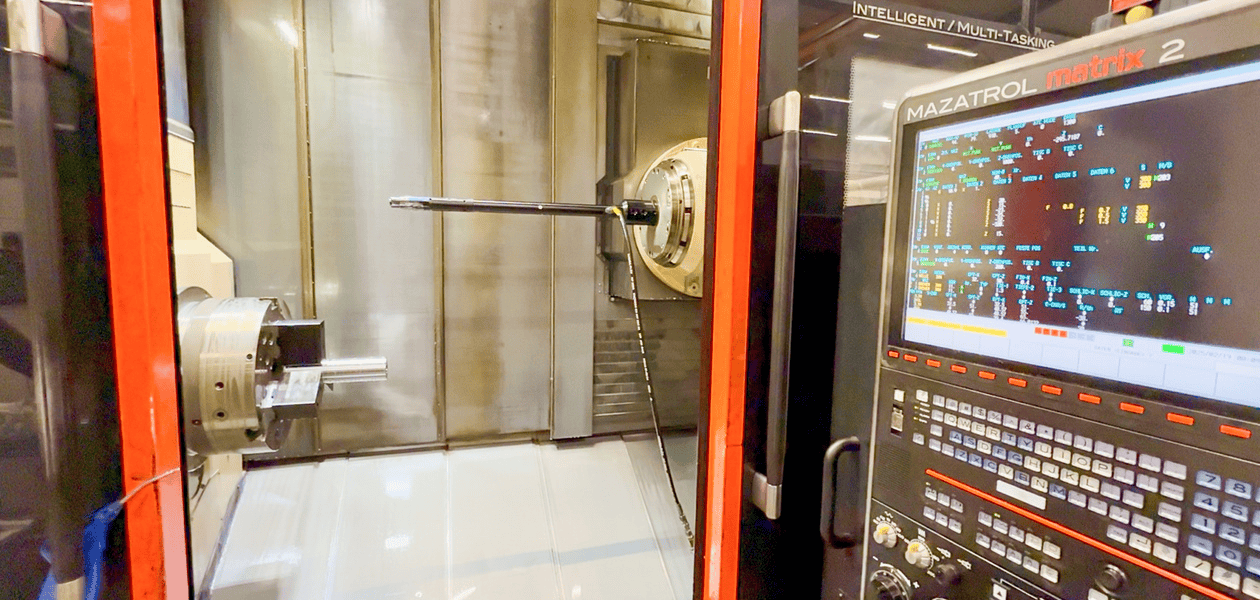 Lavorazione di skive-burnishing di un cilindro su una macchina CNC standard