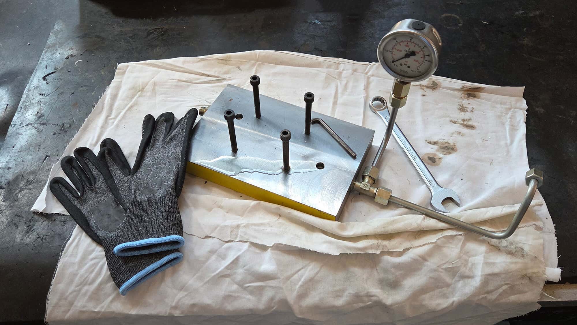 Spurgo di un circuito idraulico, piastra di collegamento