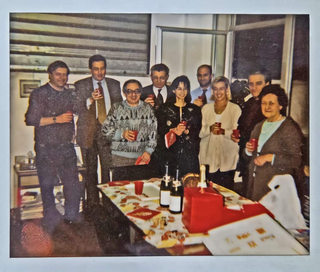 Foto dello staff CAMAR durante una festa di Natale negli Anni '90