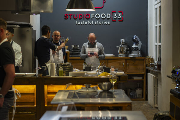 Esperienza di team building e cucina presso Studio Food 33